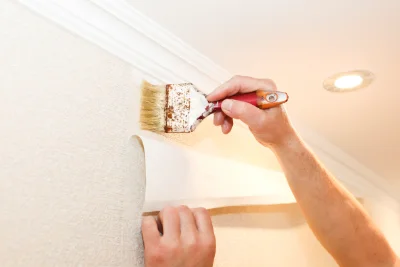 Pose de papier peint à Tinténiac — revêtements muraux et toiles de verre
